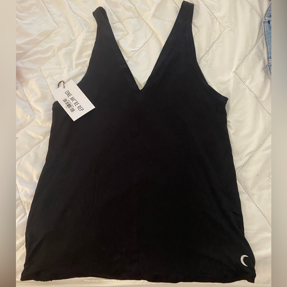 Zyia Black Fancy V neck Tank